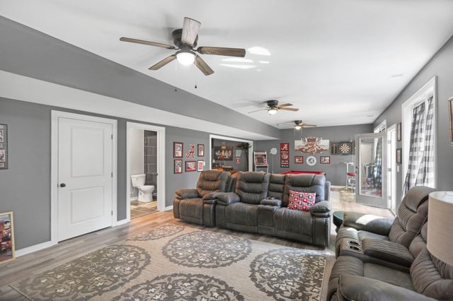 2136 Neill Ln, Cross Plains, TN 37049