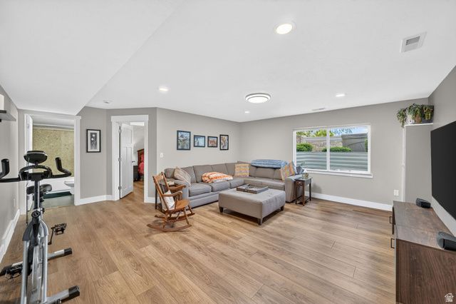 7872 S FARM HOUSE LN, Midvale, UT 84047
