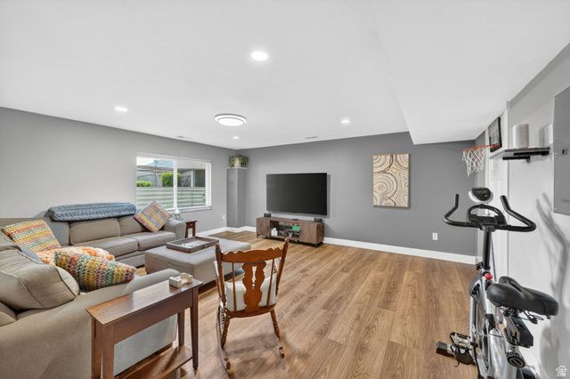 7872 S FARM HOUSE LN, Midvale, UT 84047