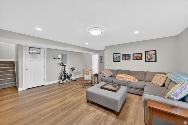 7872 S FARM HOUSE LN, Midvale, UT 84047