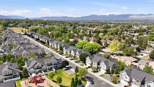 7872 S FARM HOUSE LN, Midvale, UT 84047