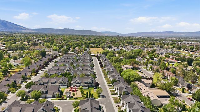 7872 S FARM HOUSE LN, Midvale, UT 84047
