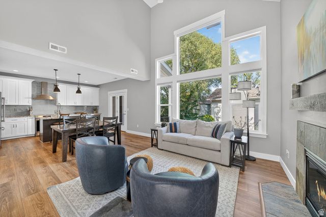 7872 S FARM HOUSE LN, Midvale, UT 84047