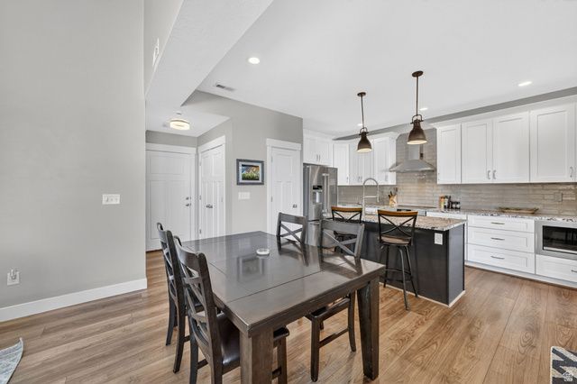 7872 S FARM HOUSE LN, Midvale, UT 84047
