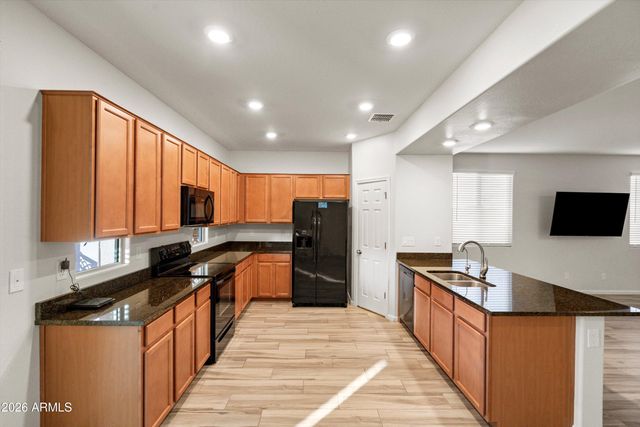 4155 W ACORN VALLEY Trail, New River, AZ 85087