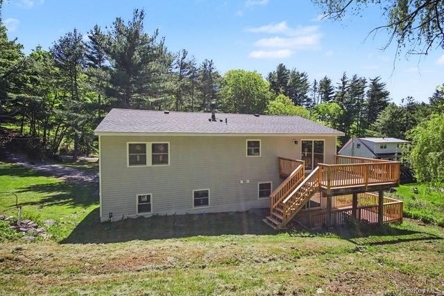 19 Englewood Terrace, Mahopac, NY 10541