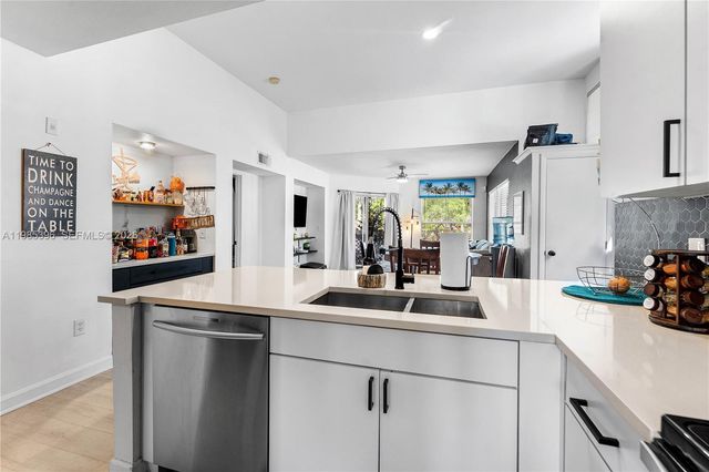 4759 Via Palm Lks 312, West Palm Beach, FL 33417