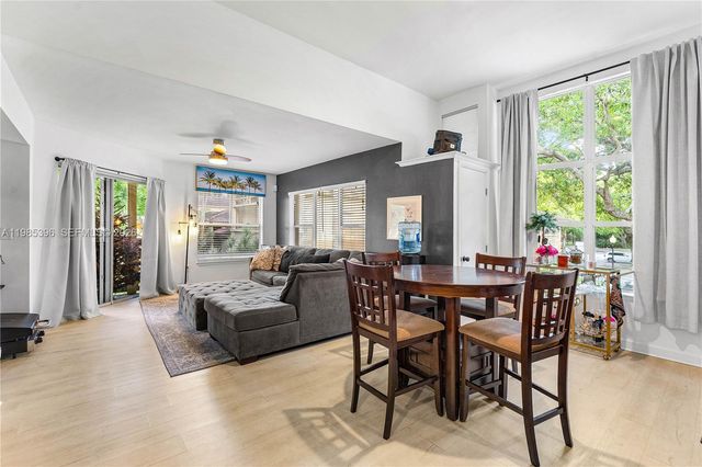 4759 Via Palm Lks 312, West Palm Beach, FL 33417