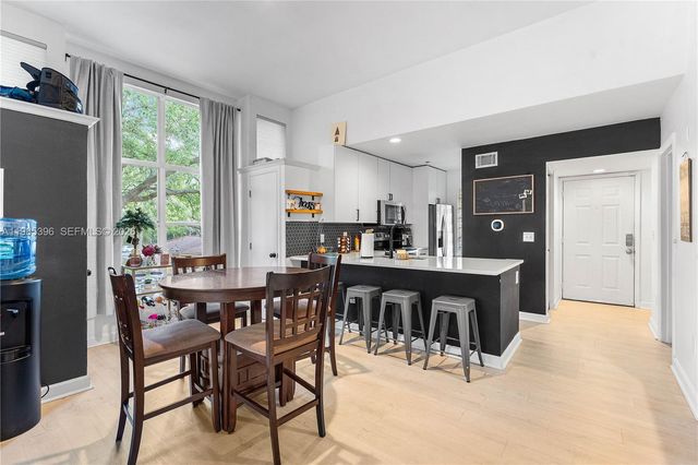 4759 Via Palm Lks 312, West Palm Beach, FL 33417