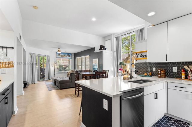 4759 Via Palm Lks 312, West Palm Beach, FL 33417