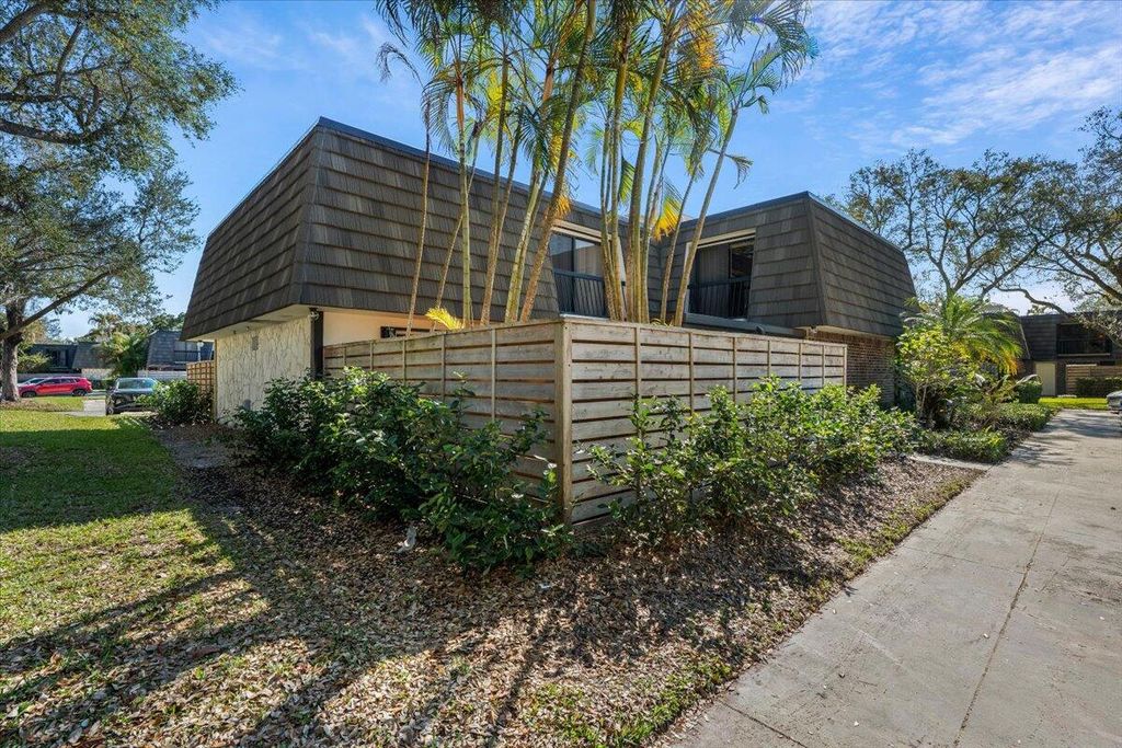 1124 11th Terrace, Palm Beach Gardens, FL 33418