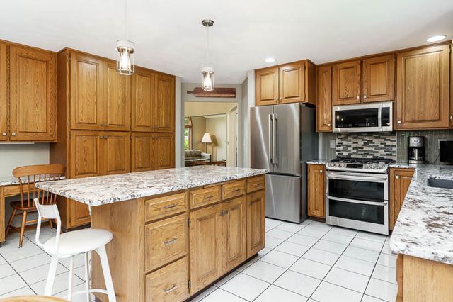 11307 RIDGECREST Drive, Roscoe, IL 61073