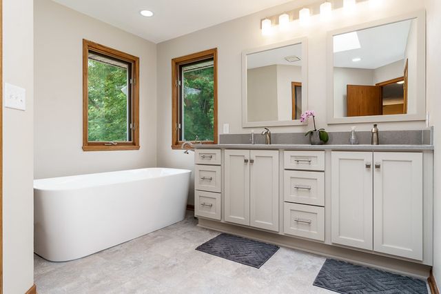 11307 RIDGECREST Drive, Roscoe, IL 61073