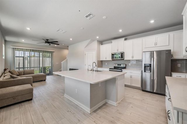 19153 ELSIMONT ISLE, Lutz, FL 33558