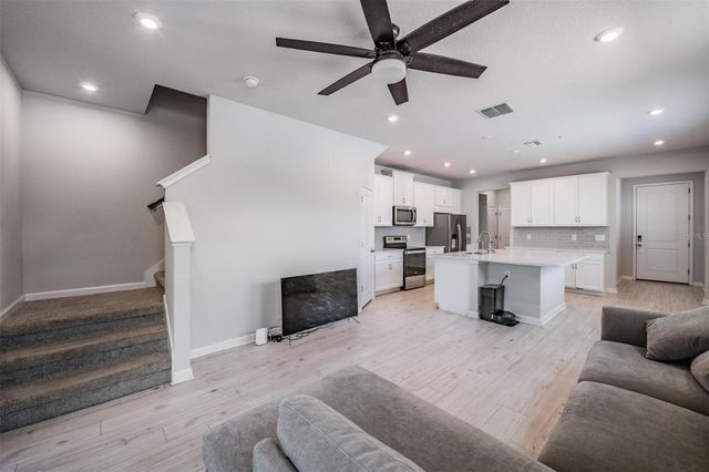 19153 ELSIMONT ISLE, Lutz, FL 33558