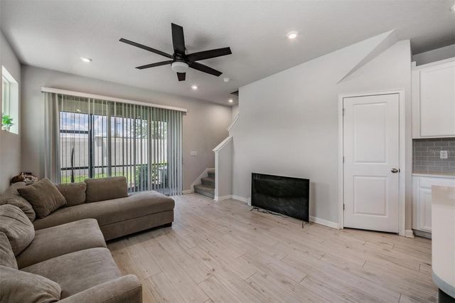 19153 ELSIMONT ISLE, Lutz, FL 33558