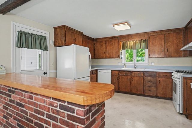 16 Laurel, Hudson, MA 01749