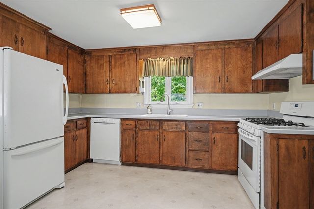 16 Laurel, Hudson, MA 01749