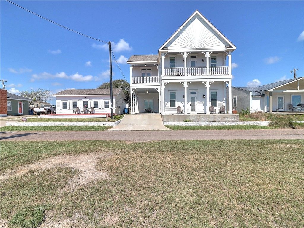 1615 Water St, Rockport, TX 78382 — exterior