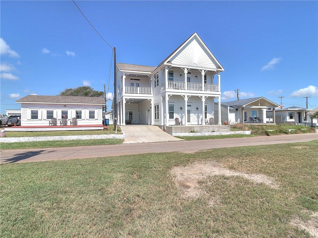 1615 Water St, Rockport, TX 78382 — photo 2