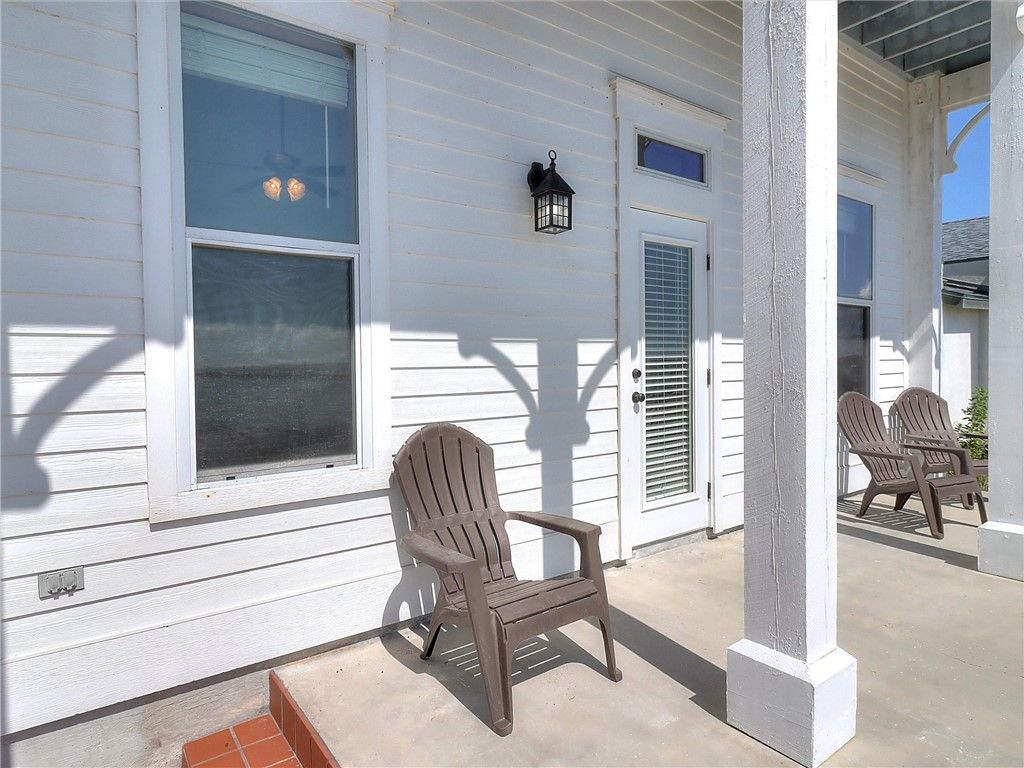 1615 Water St, Rockport, TX 78382 — photo 3