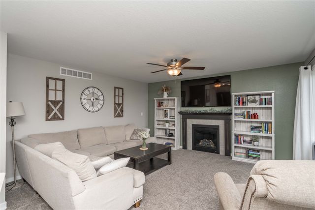 812 3rd Street NW, Bondurant, IA 50035