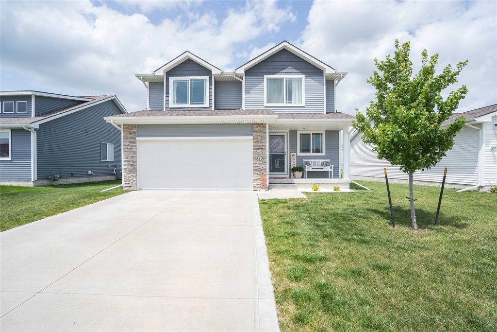 812 3rd Street NW, Bondurant, IA 50035