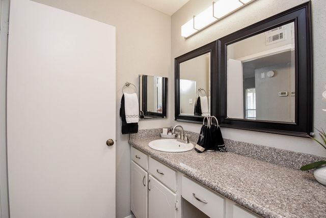 5711 Sugar Hill Drive 28, Houston, TX 77057