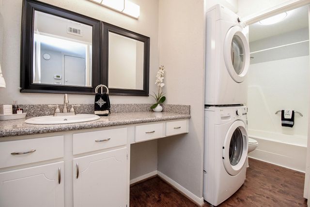 5711 Sugar Hill Drive 28, Houston, TX 77057
