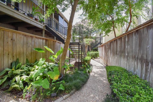 5711 Sugar Hill Drive 28, Houston, TX 77057