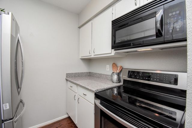 5711 Sugar Hill Drive 28, Houston, TX 77057