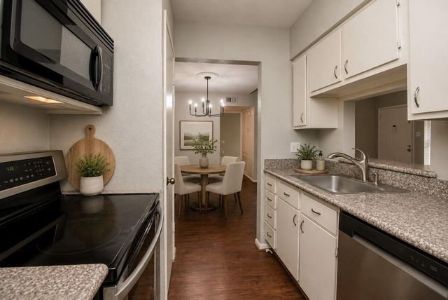 5711 Sugar Hill Drive 28, Houston, TX 77057