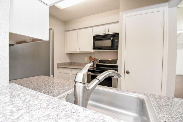 5711 Sugar Hill Drive 28, Houston, TX 77057