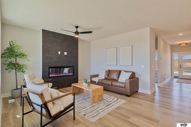 12011 S 114th Avenue, Papillion, NE 68046