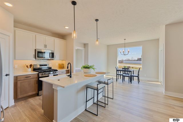 12011 S 114th Avenue, Papillion, NE 68046