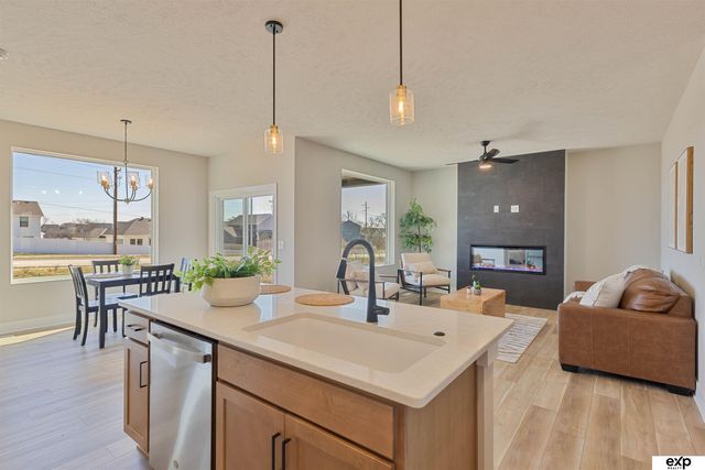 12011 S 114th Avenue, Papillion, NE 68046