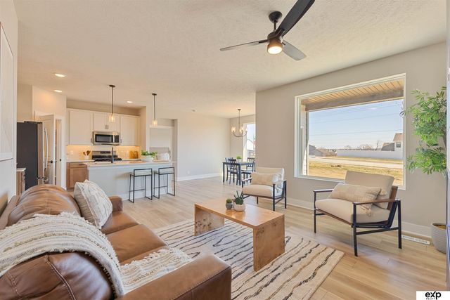 12011 S 114th Avenue, Papillion, NE 68046