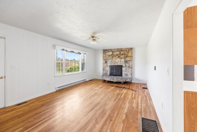 210 Bunker Hill Road, Paris, KY 40361