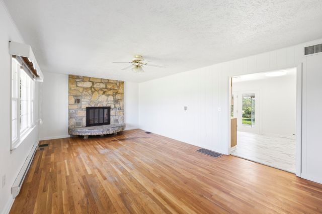 210 Bunker Hill Road, Paris, KY 40361