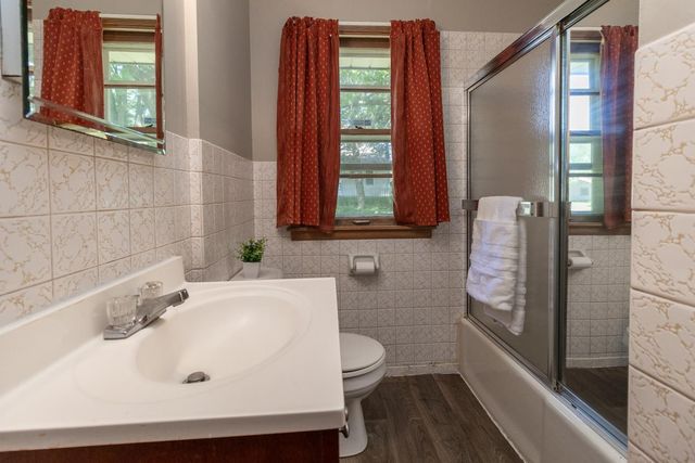 1751 Larpenteur Avenue E, Maplewood, MN 55109