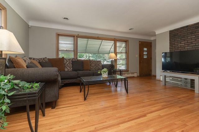 1751 Larpenteur Avenue E, Maplewood, MN 55109