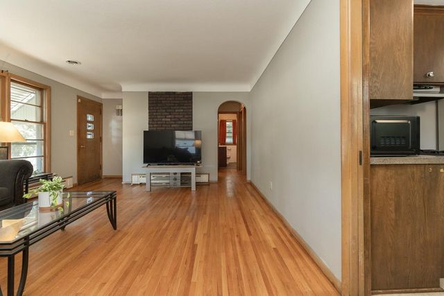 1751 Larpenteur Avenue E, Maplewood, MN 55109