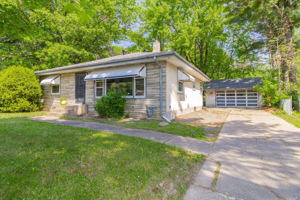1751 Larpenteur Avenue E, Maplewood, MN 55109