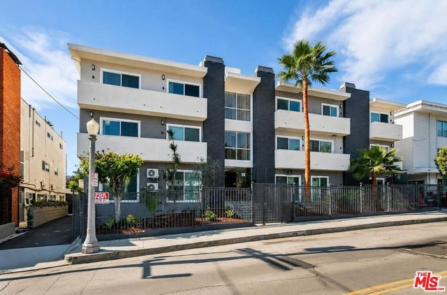 2449 N Beachwood Drive 11, Hollywood Hills, CA 90068