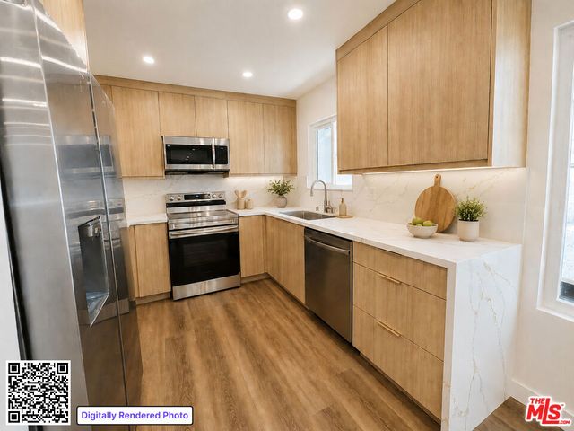 2449 N Beachwood Drive 11, Hollywood Hills, CA 90068
