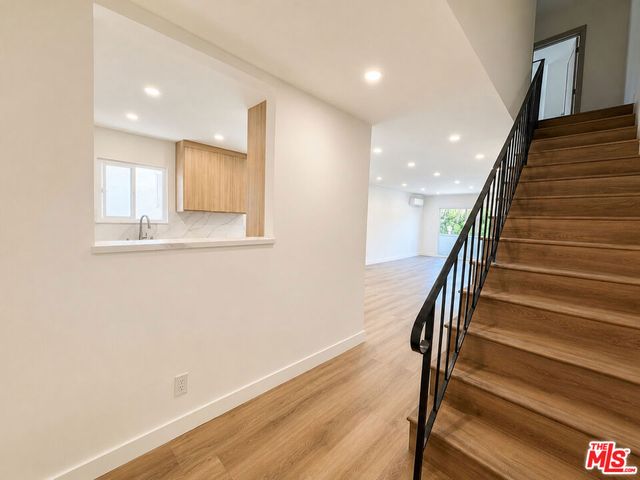 2449 N Beachwood Drive 11, Hollywood Hills, CA 90068