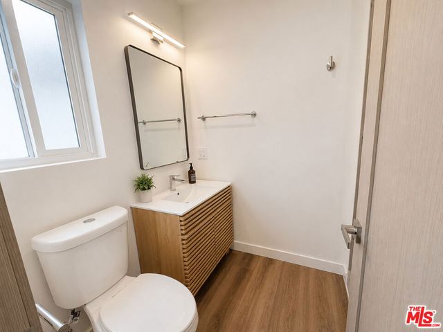 2449 N Beachwood Drive 11, Hollywood Hills, CA 90068