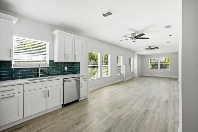 418 NW 3RD AVENUE, Gainesville, FL 32601