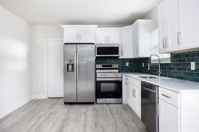 418 NW 3RD AVENUE, Gainesville, FL 32601