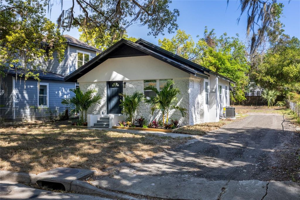 418 NW 3RD AVENUE, Gainesville, FL 32601
